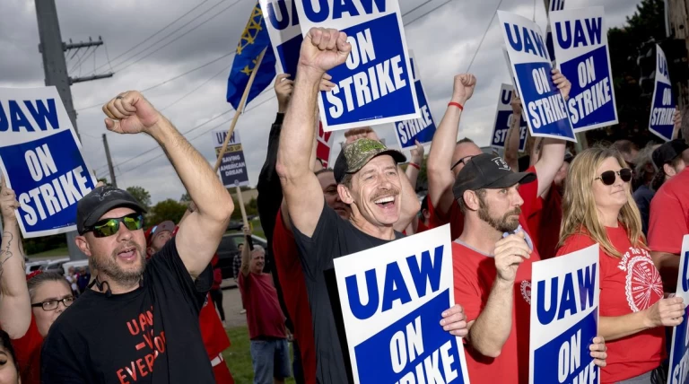 Auto Workers Had a Great Year. But Can It Continue?